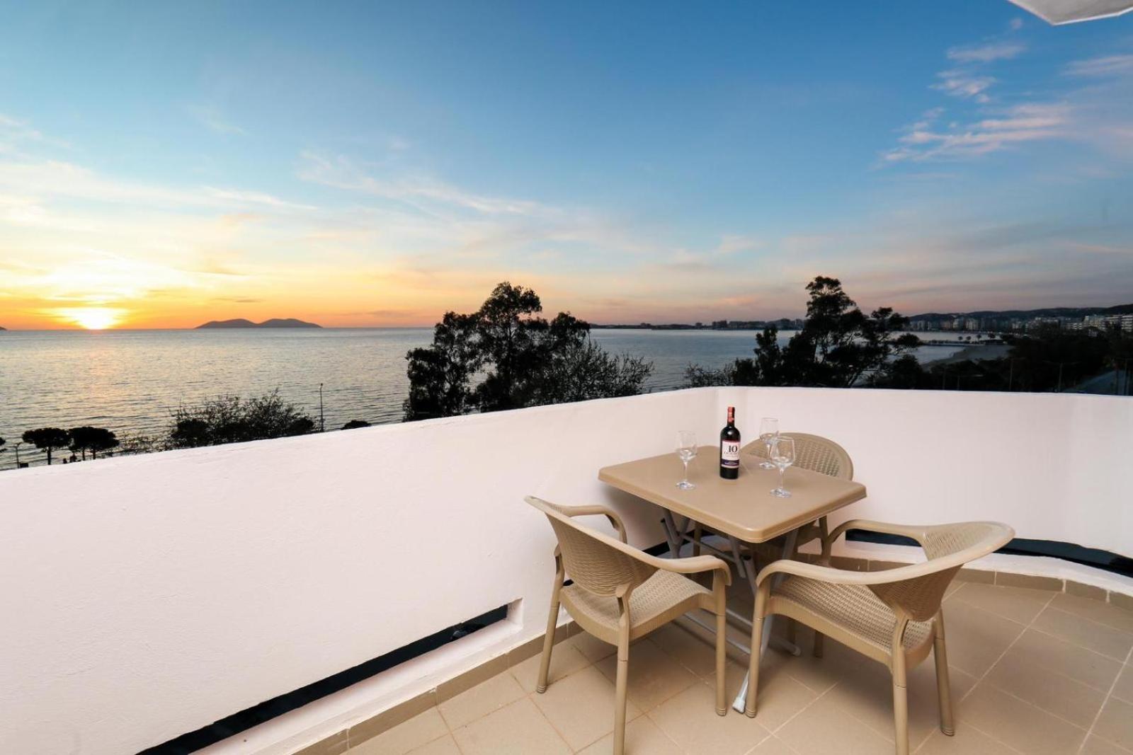 EJ Beachfront Luxury Apartment