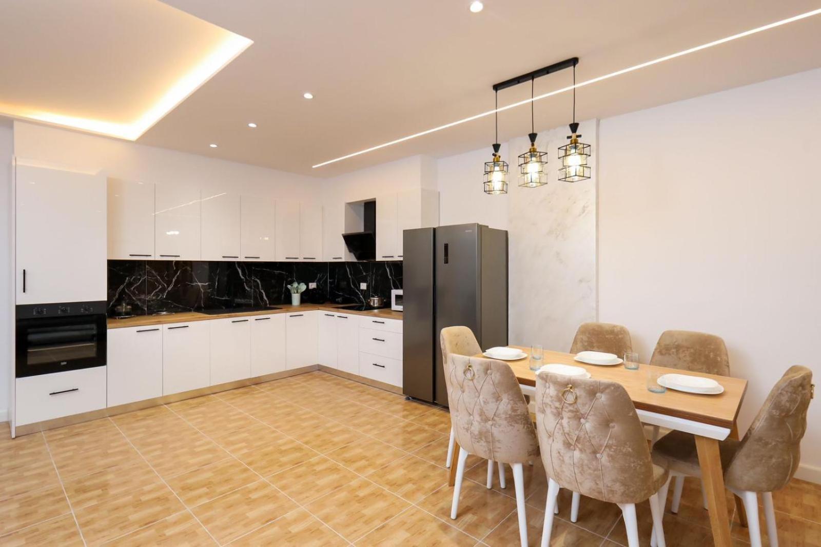 EJ Beachfront Luxury Apartment