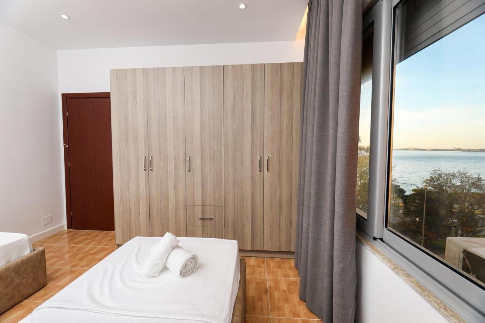 EJ Beachfront Luxury Apartment