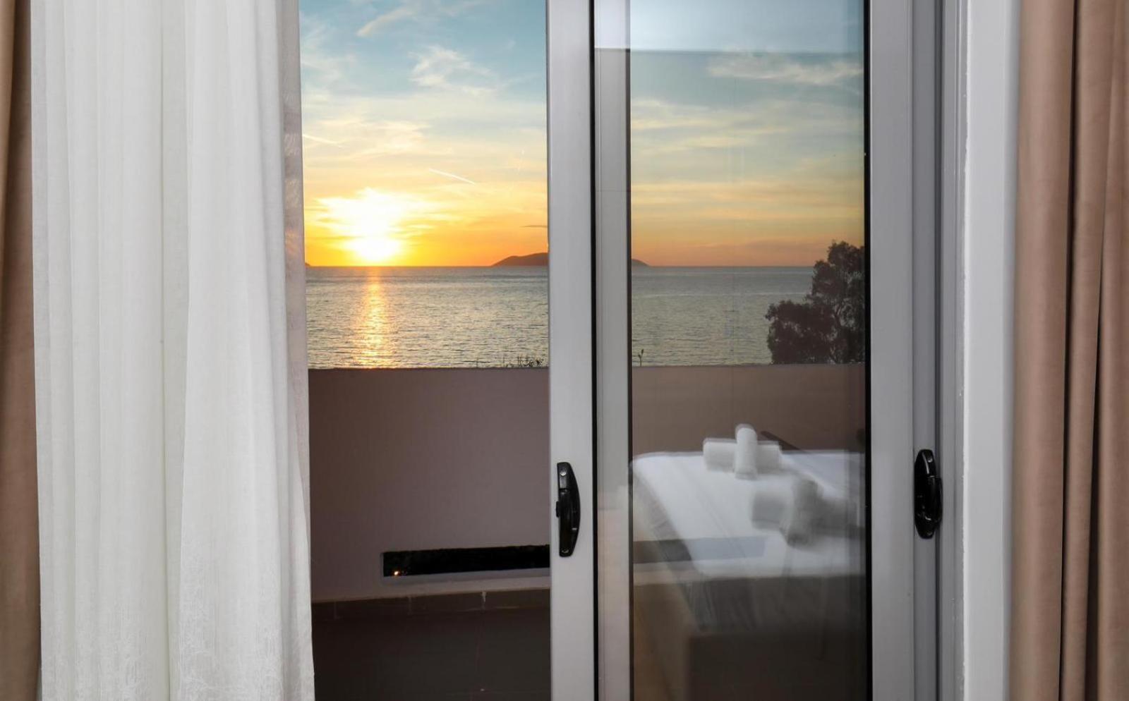 EJ Beachfront Luxury Apartment