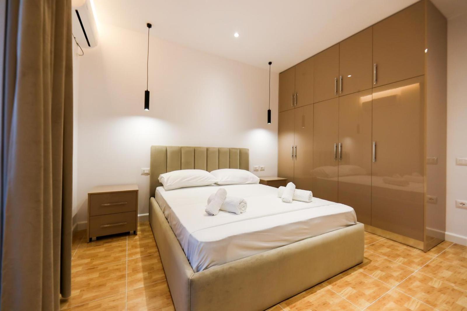 EJ Beachfront Luxury Apartment