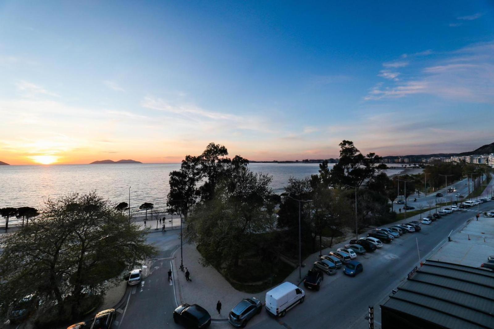 EJ Beachfront Luxury Apartment