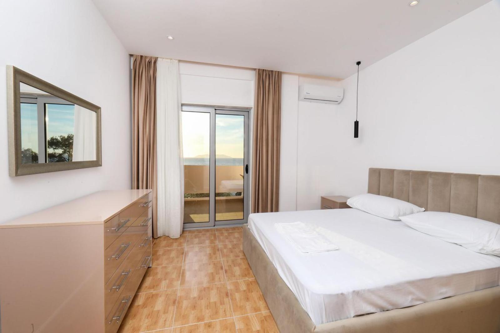 EJ Beachfront Luxury Apartment