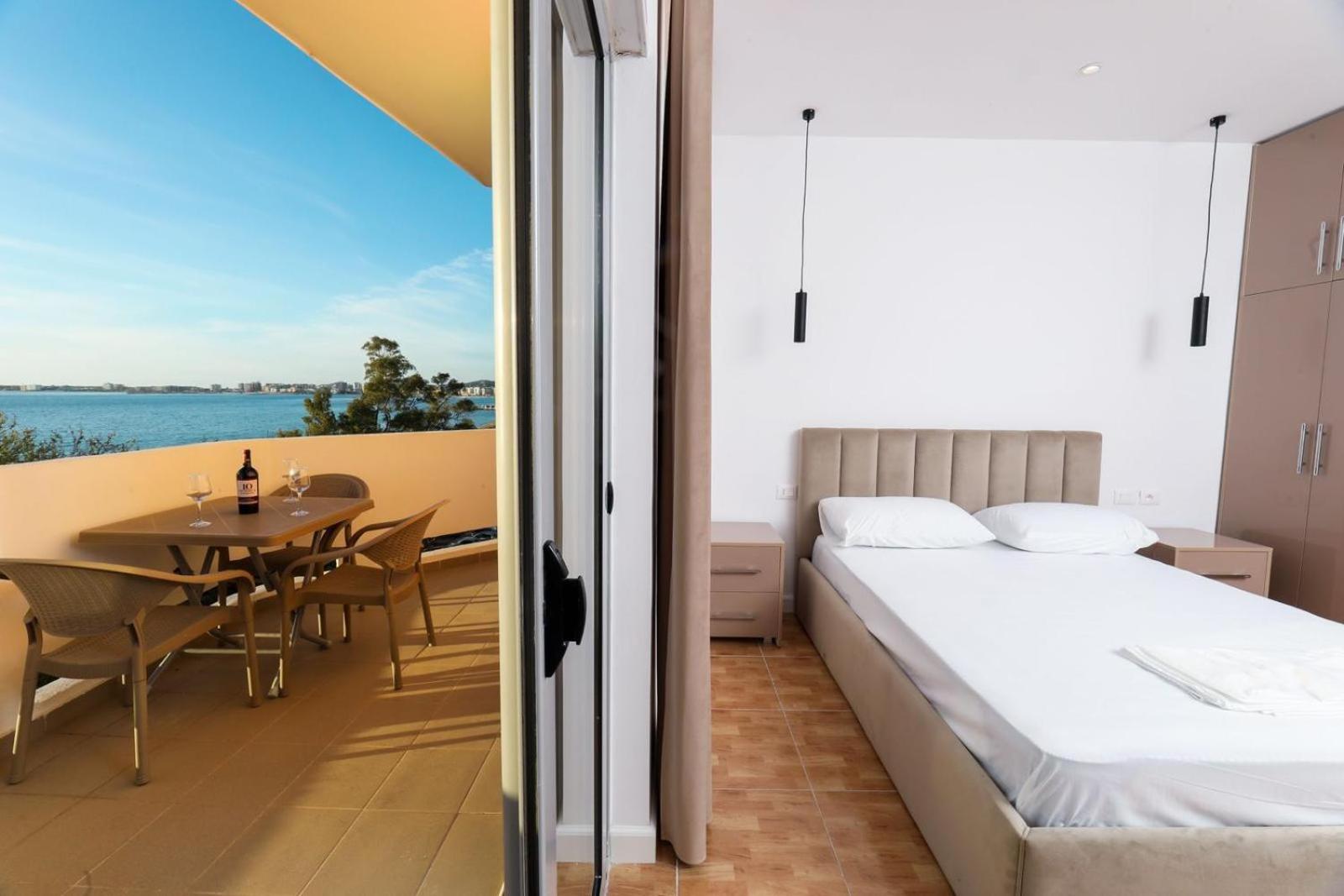 EJ Beachfront Luxury Apartment