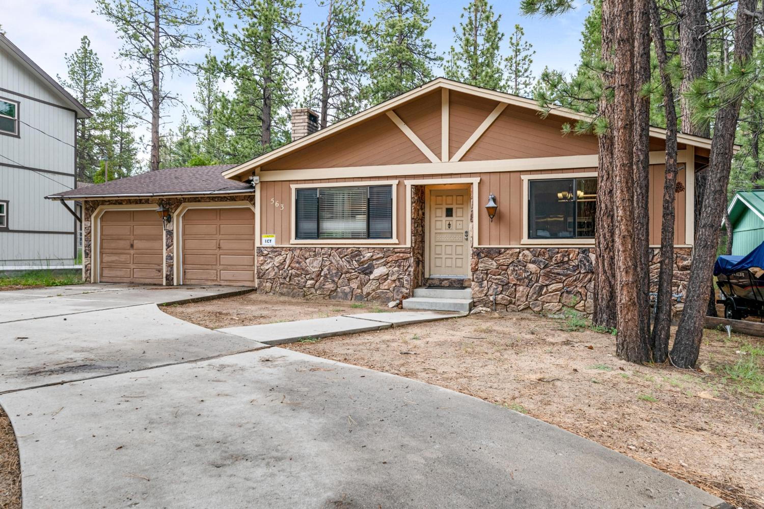 Bear Ridge Cabin - Close to Slopes & Lake view 2