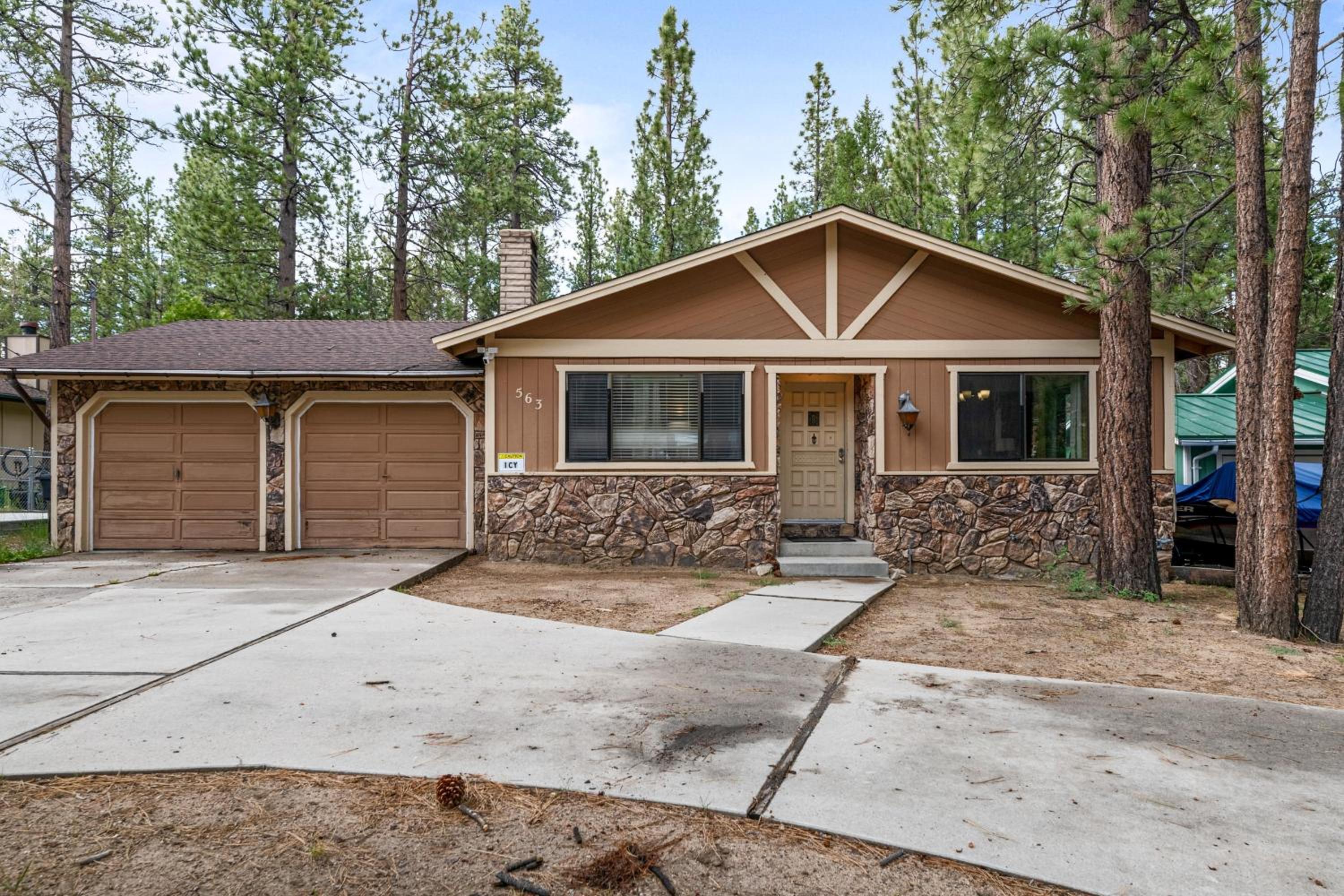 Bear Ridge Cabin - Close to Slopes & Lake view 3