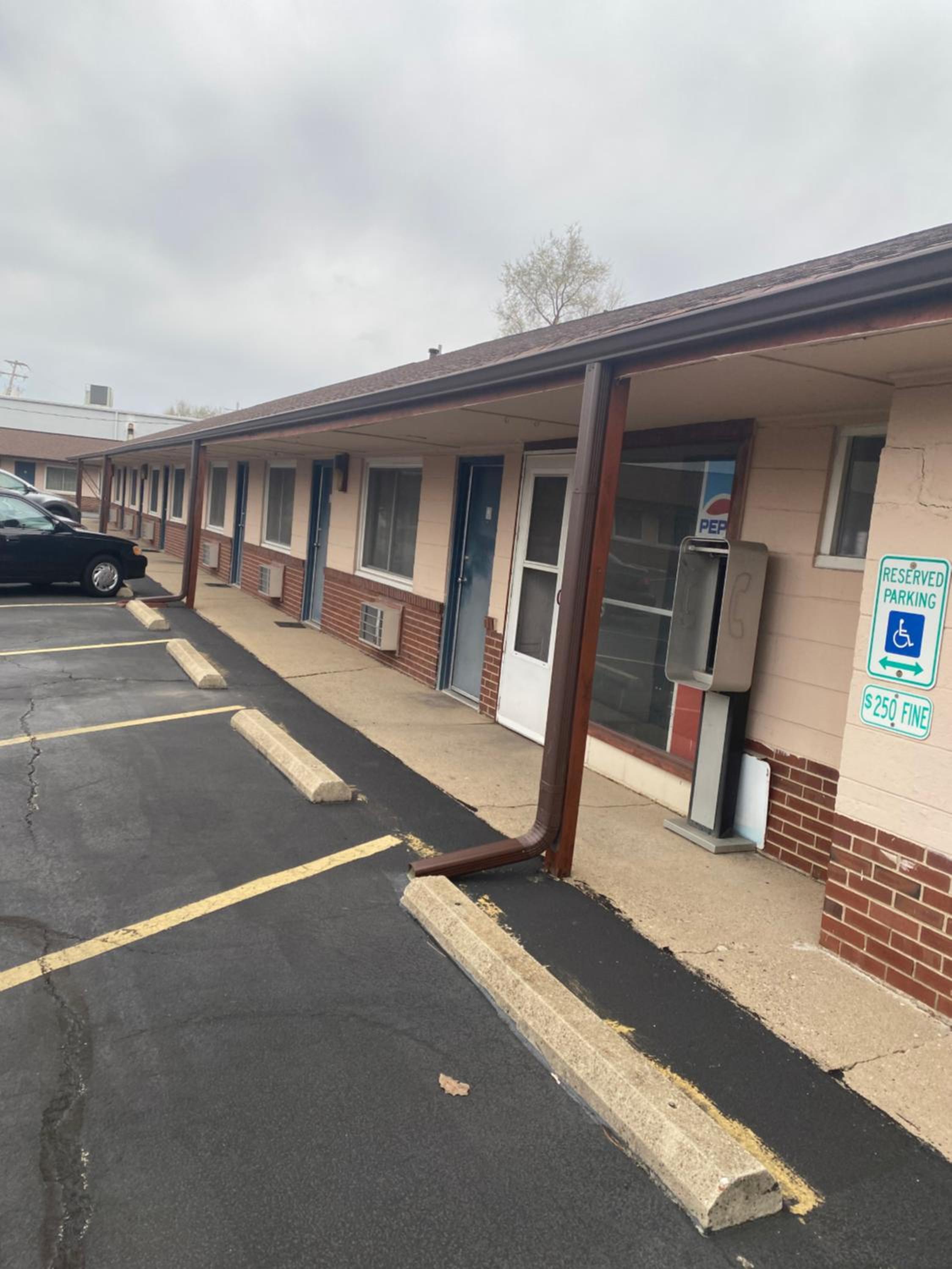 COURTESY MOTEL