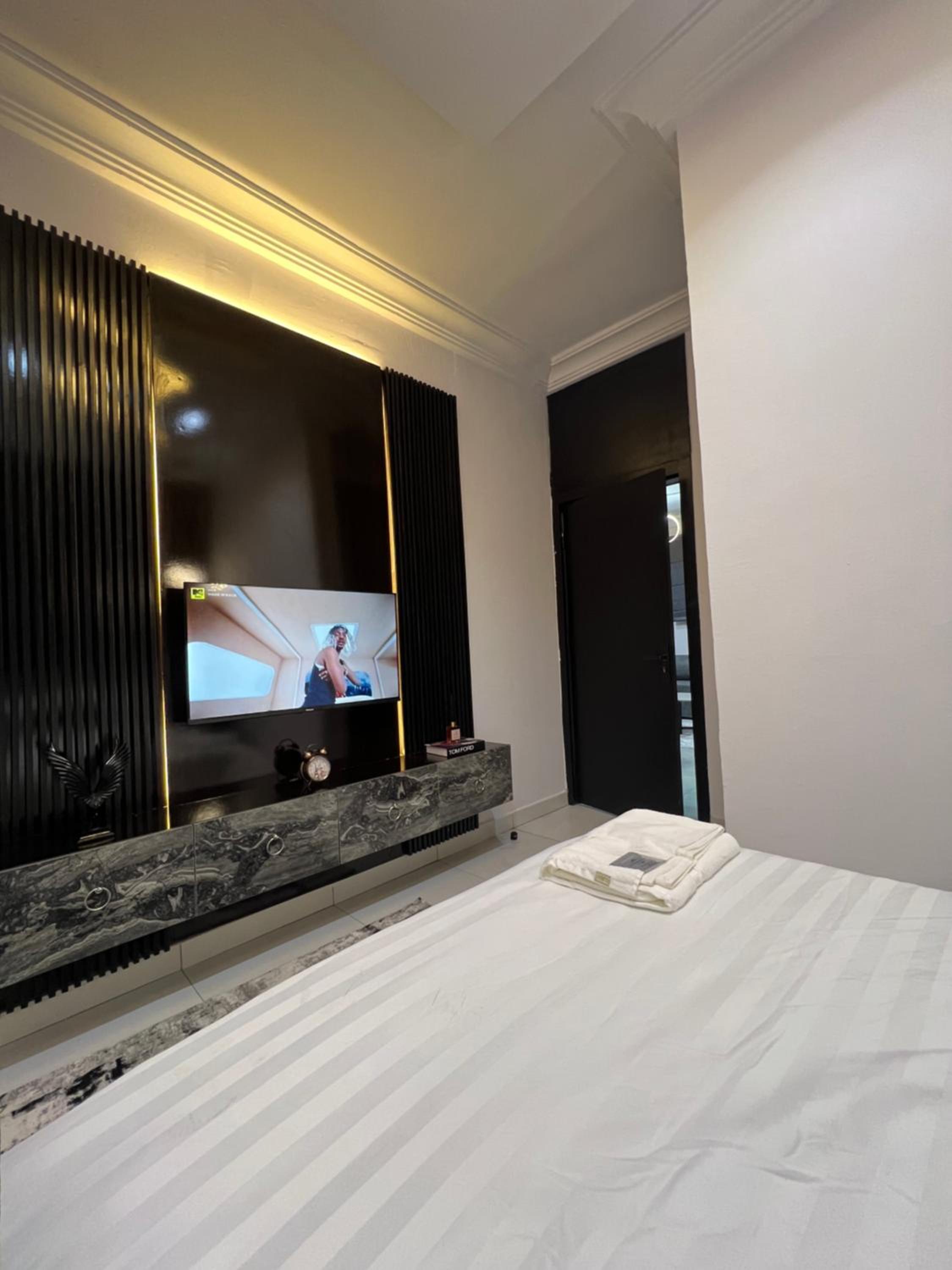 2 bedroom Luxury Shortlet Apartment in Osapa London, Lekki view 5