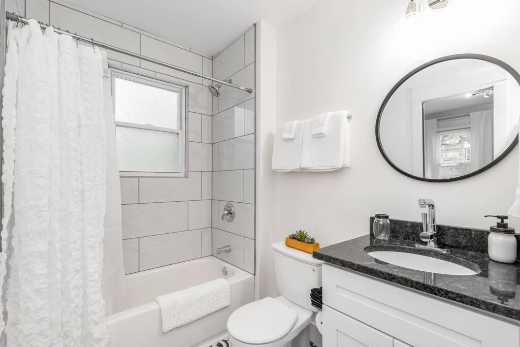 Spacious 5BR/5.5BA Near Plaza & Museum view 3