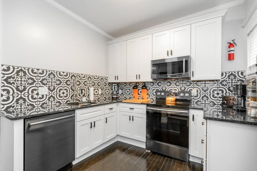 Spacious 5BR/5.5BA Near Plaza & Museum view 4
