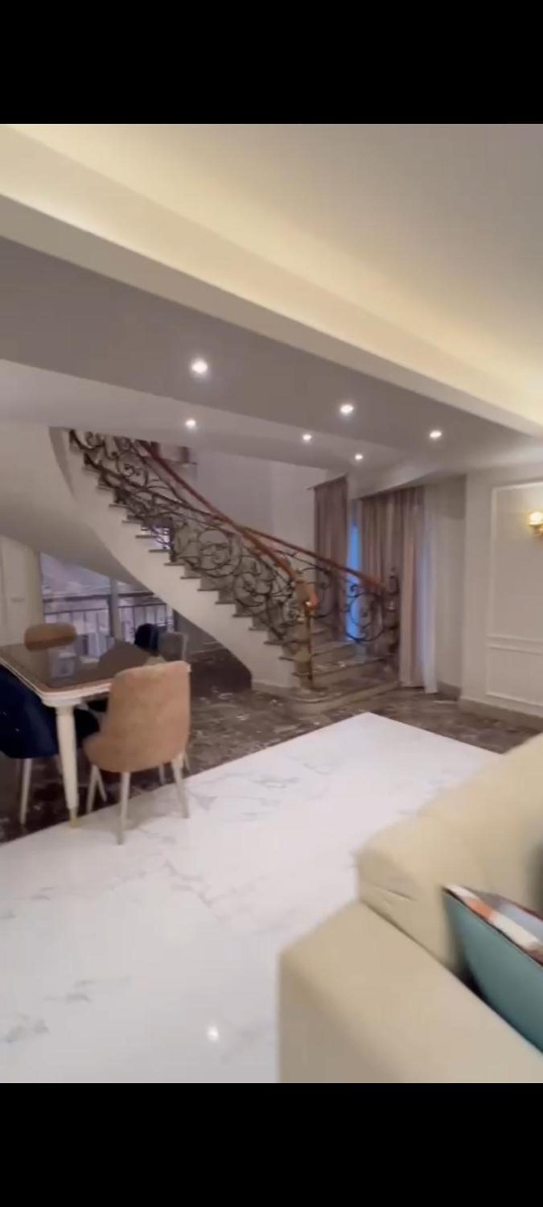 Duplex 5 Bed Room