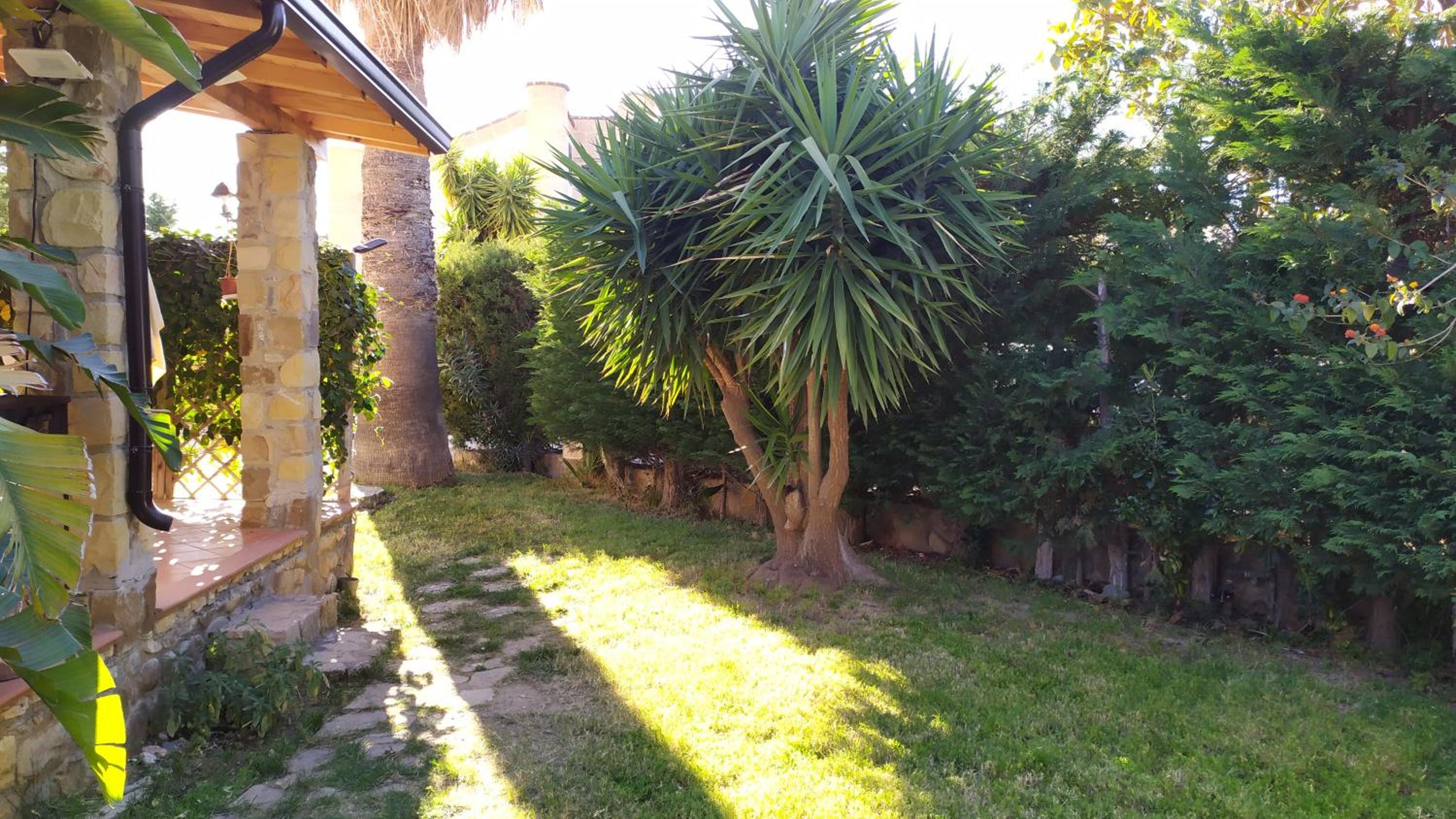 Villa con giardino sul lungomare view 2