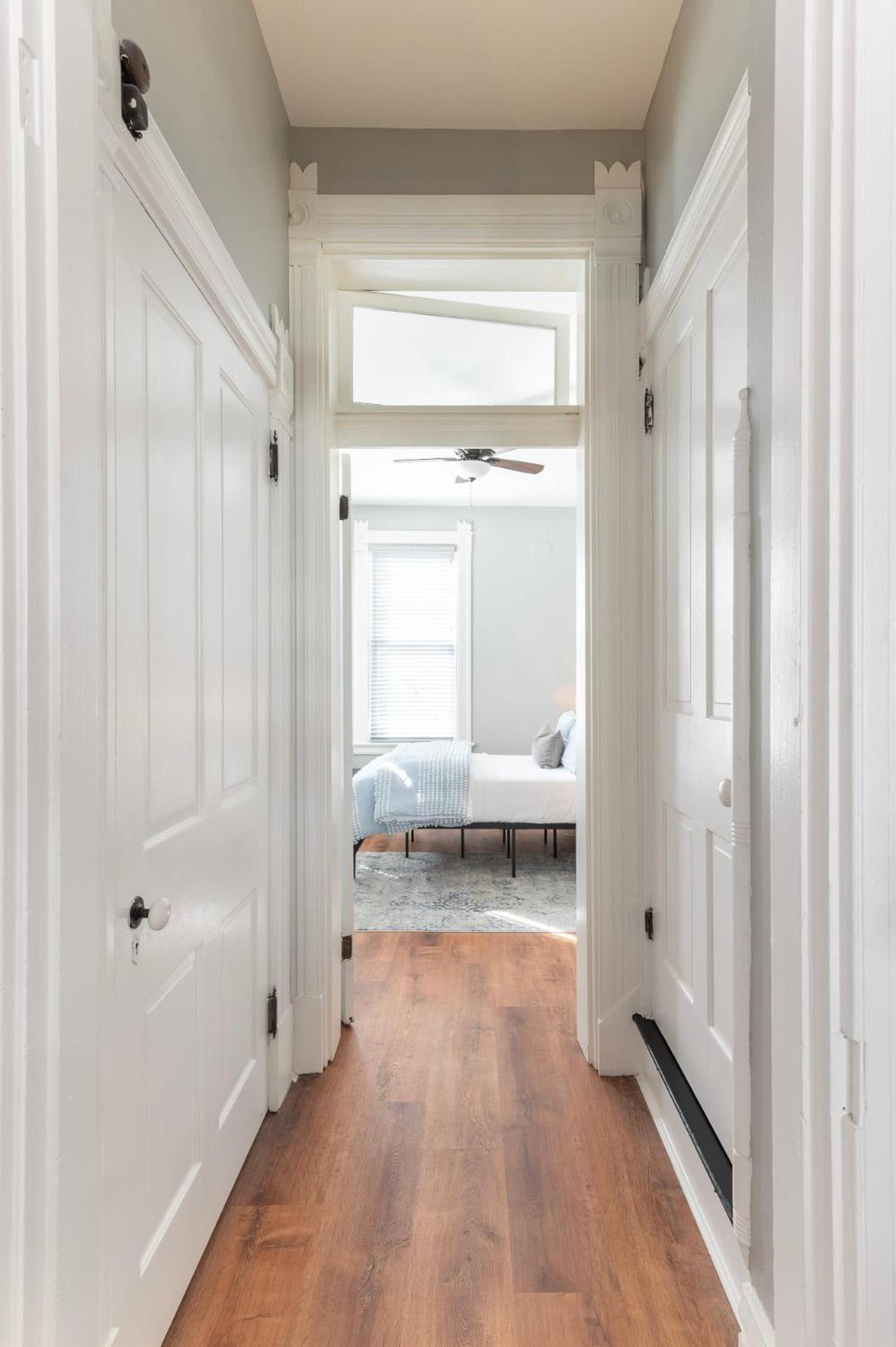 Main Street 2BR, Walk to Bars, Stadiums, Downtown view 5
