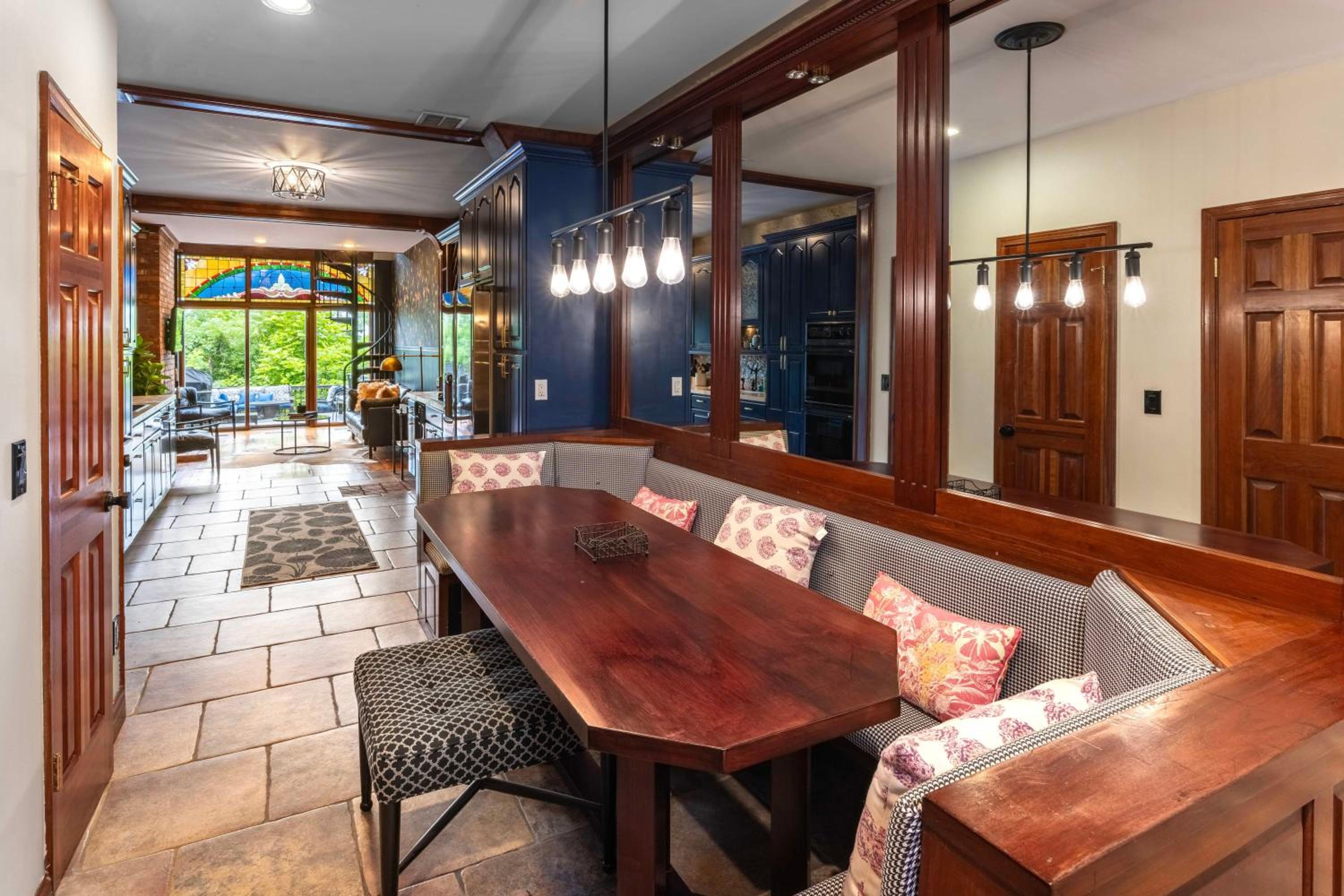 4BR Bridal, Group Retreat - Walkable - Skyline Views