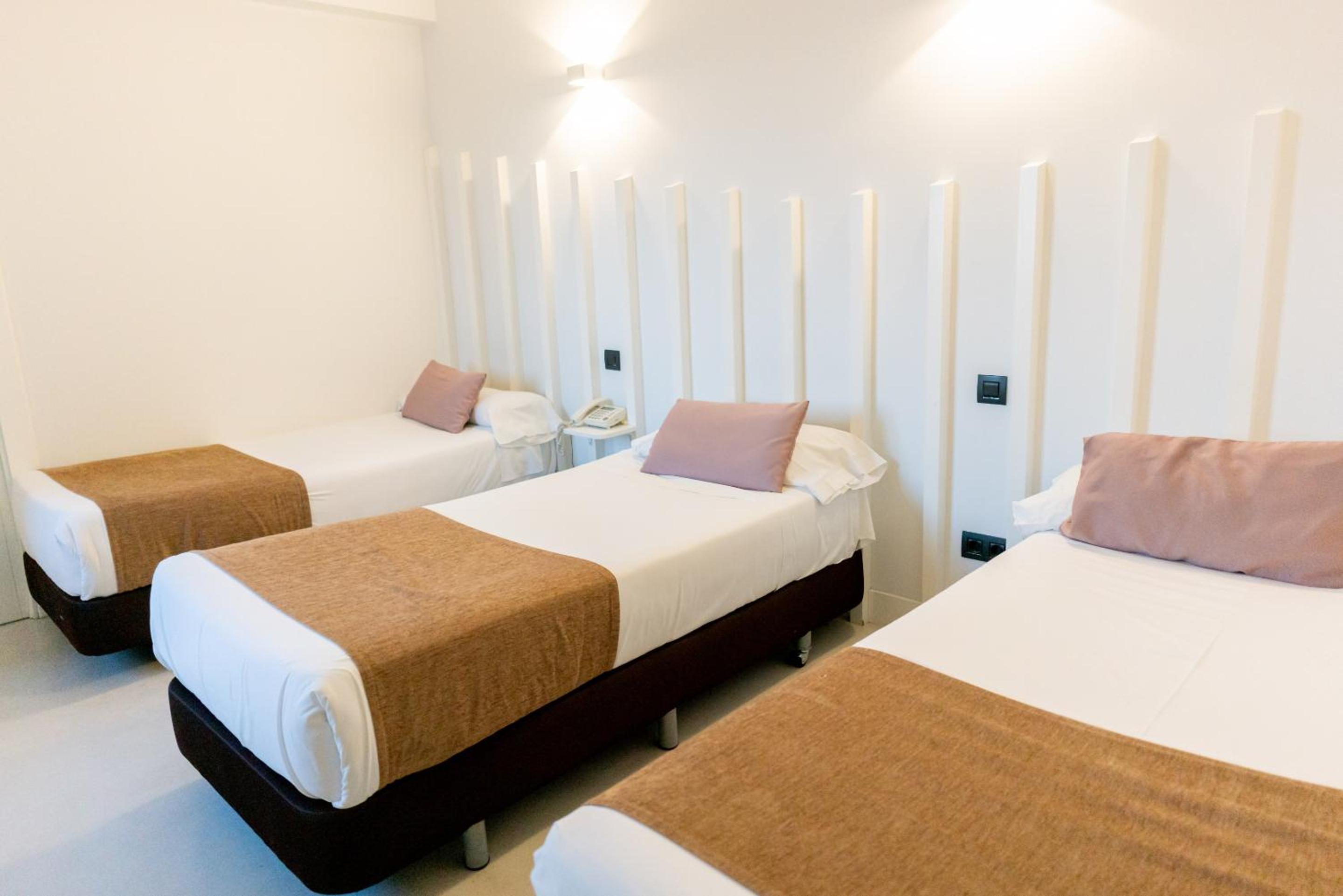 Hostal Gran Via 44