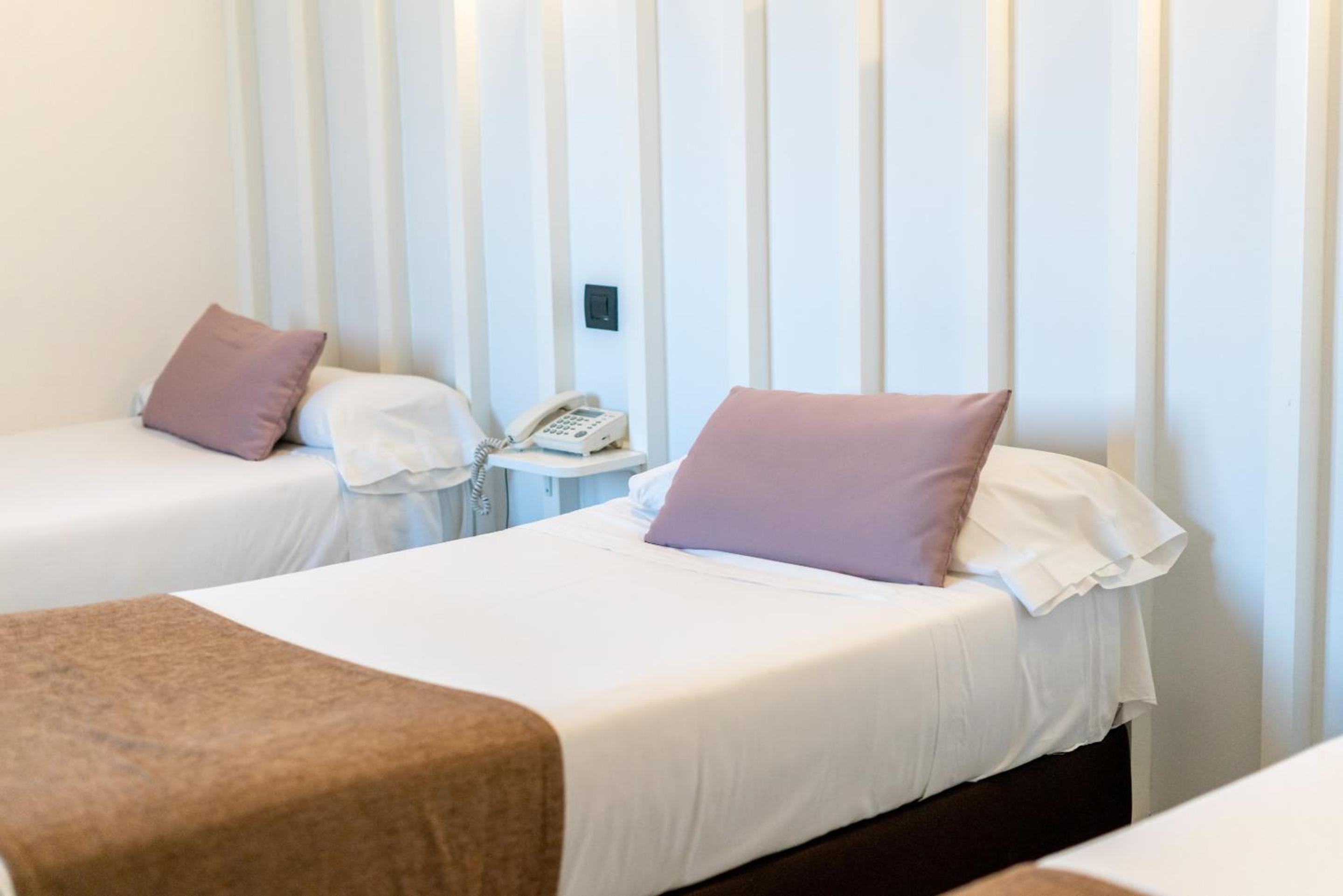 Hostal Gran Via 44