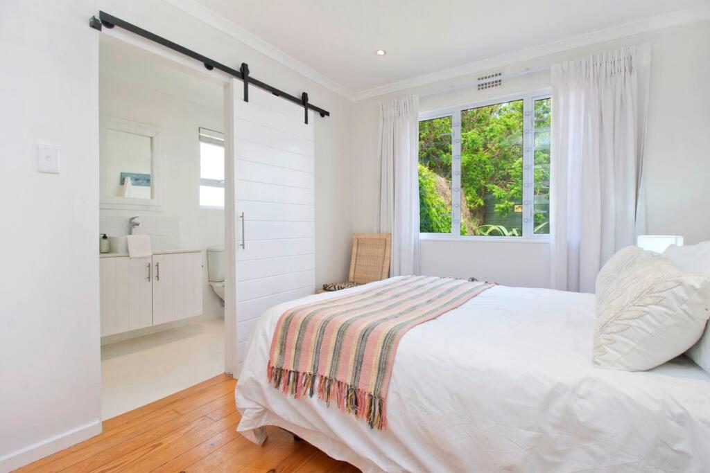 Sea Fever Cottage, Tranquil Beach home view 2