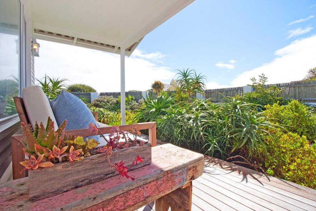 Sea Fever Cottage, Tranquil Beach home view 4