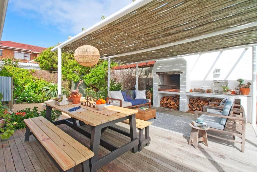Sea Fever Cottage, Tranquil Beach home view 5