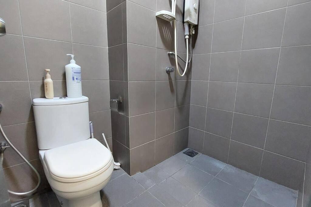 IHomes33 Summer Suites KLCC LRT 2-4 Pax, IH03