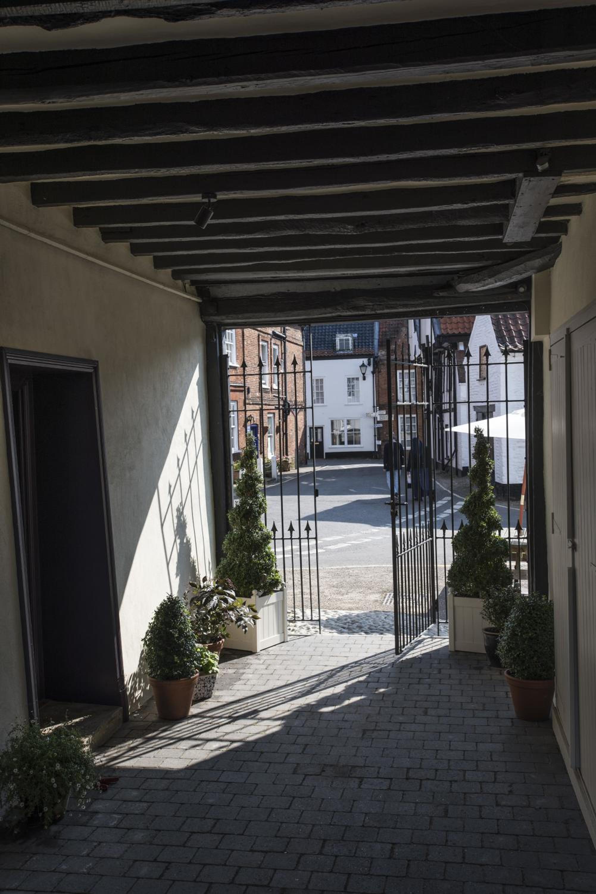 Black Lion Court