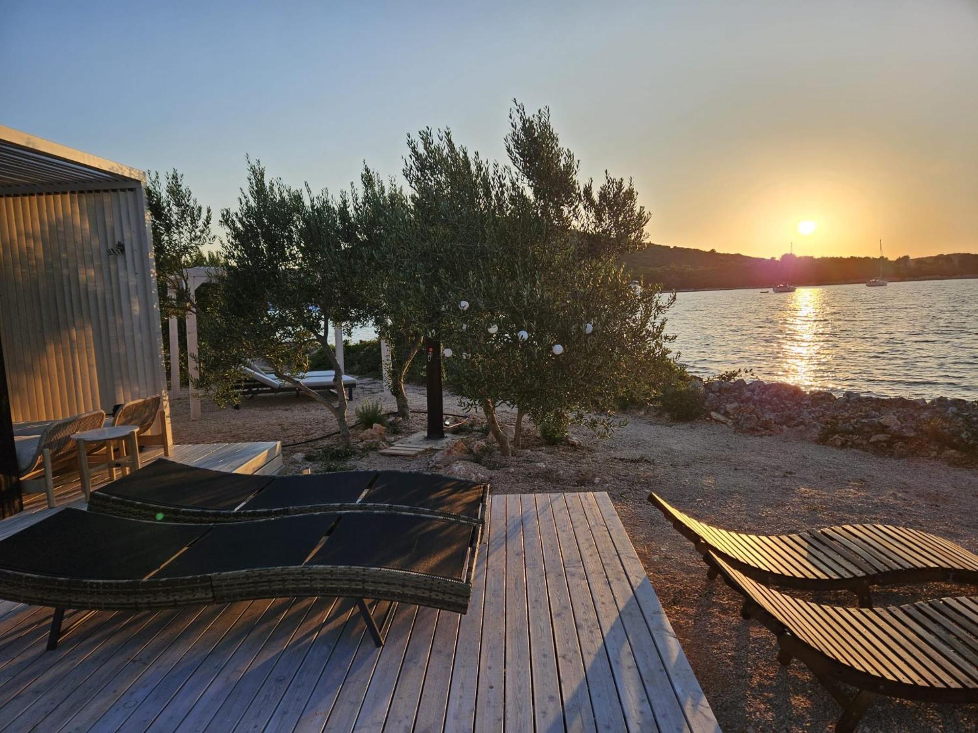 Jazine beach villas