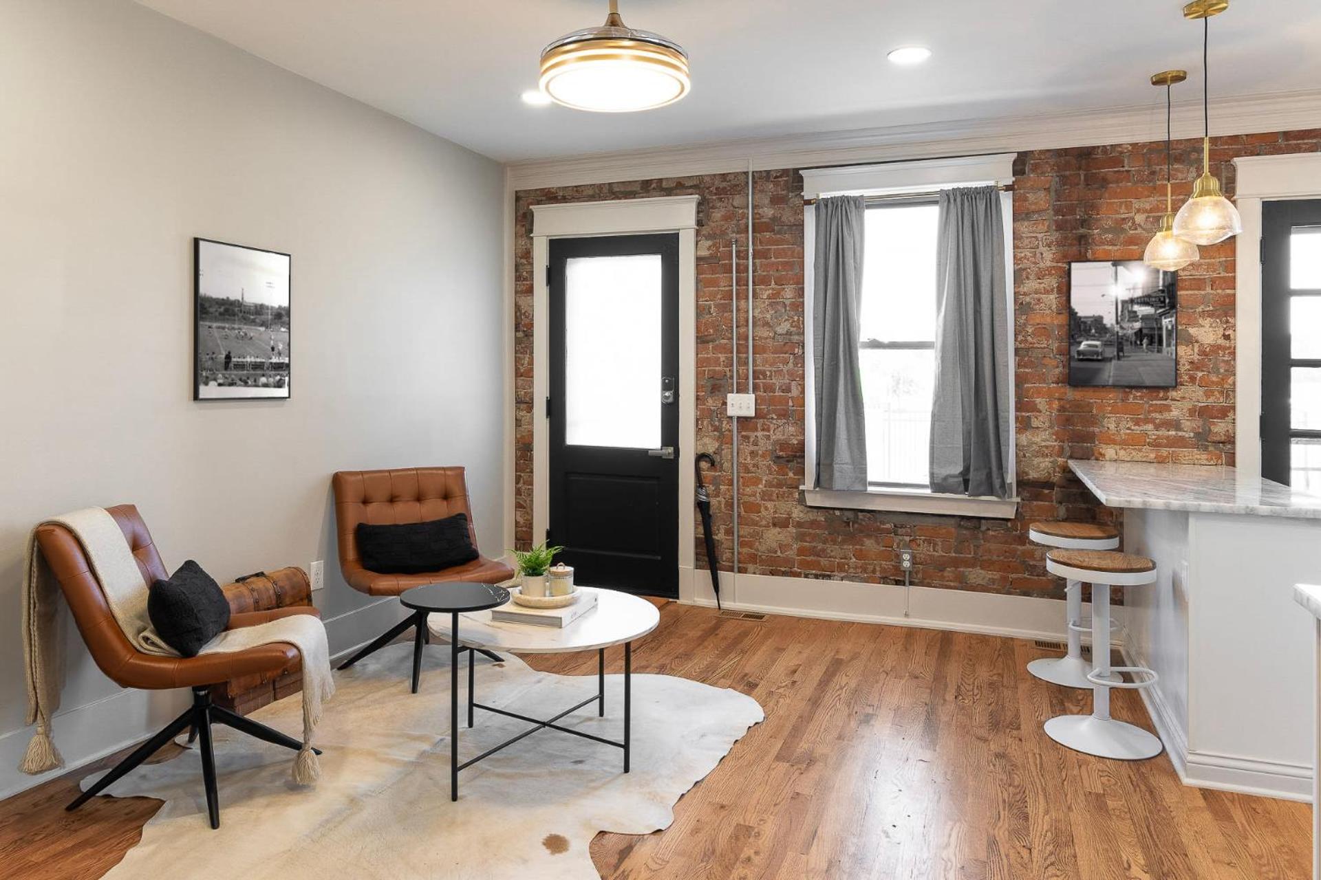 2BR Townhome with Parking - Walk to Stadiums & Downtown view 2