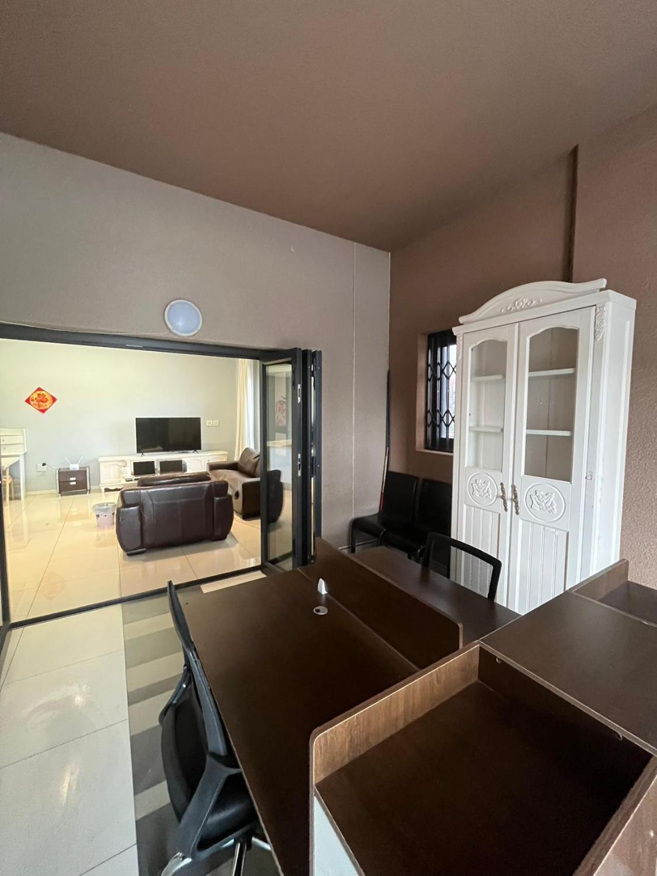 Room 50Two, Itower Apartment, CBD, Gaborone