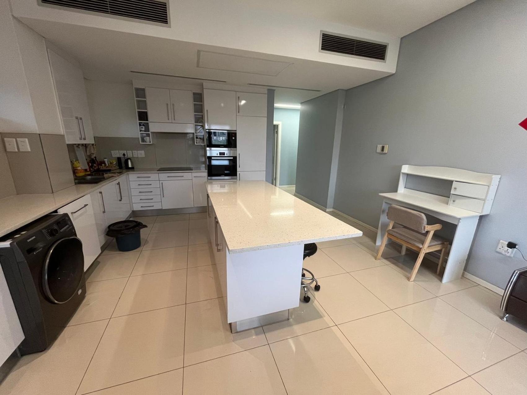Room 50Two, Itower Apartment, CBD, Gaborone