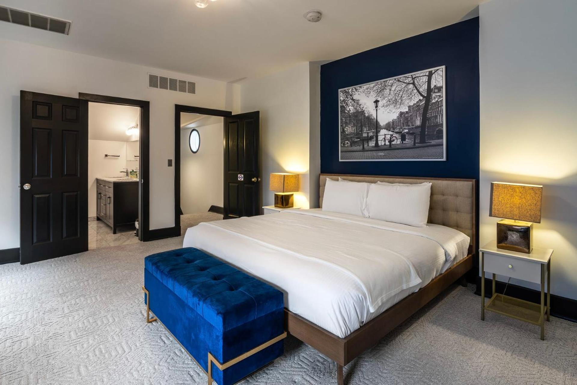 2BR 2 and a half BA Retreat - Wet Bar, Deck, Private Parking view 2