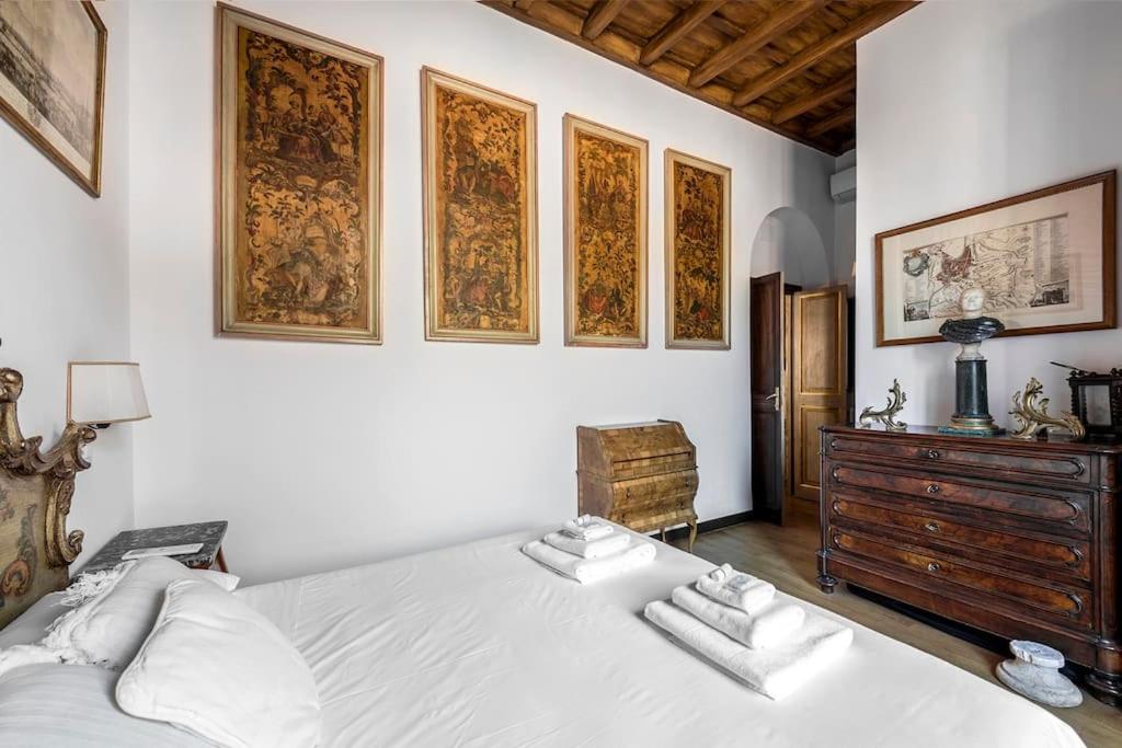 Piazza Navona historical palace