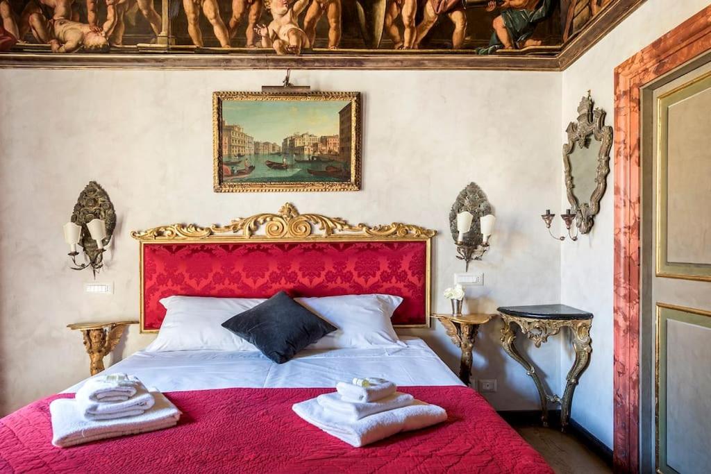 Piazza Navona historical palace
