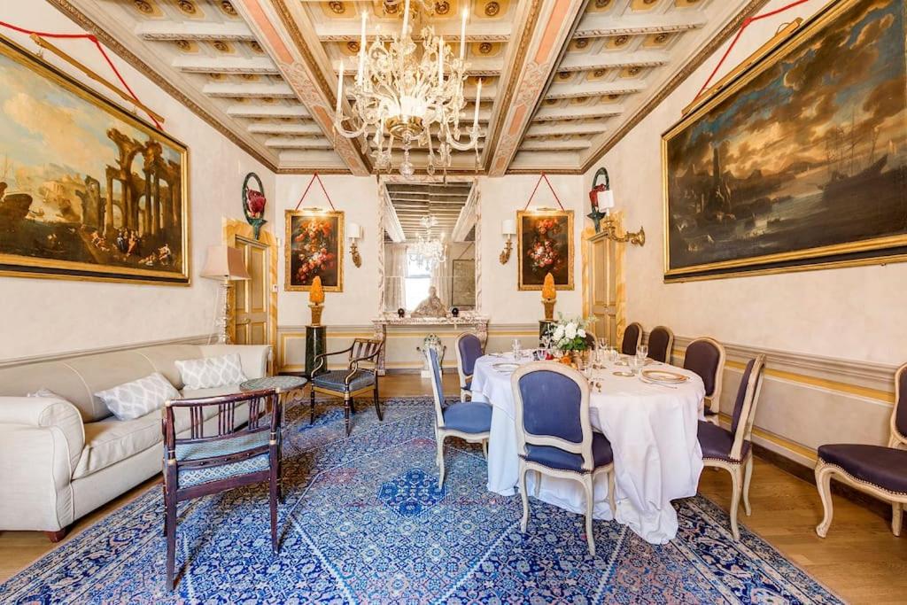 Piazza Navona historical palace