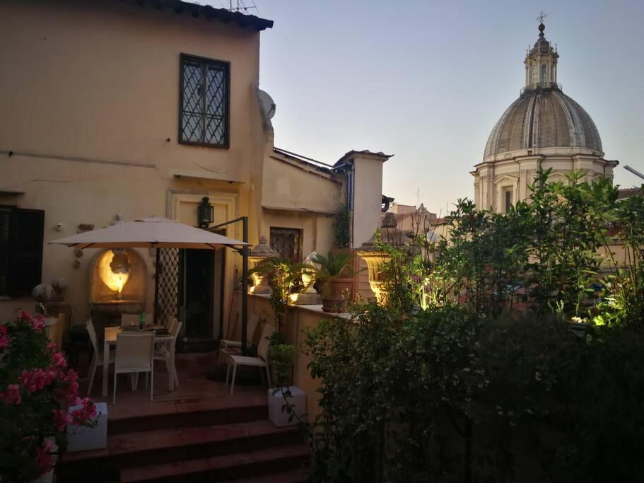 Piazza Navona historical palace