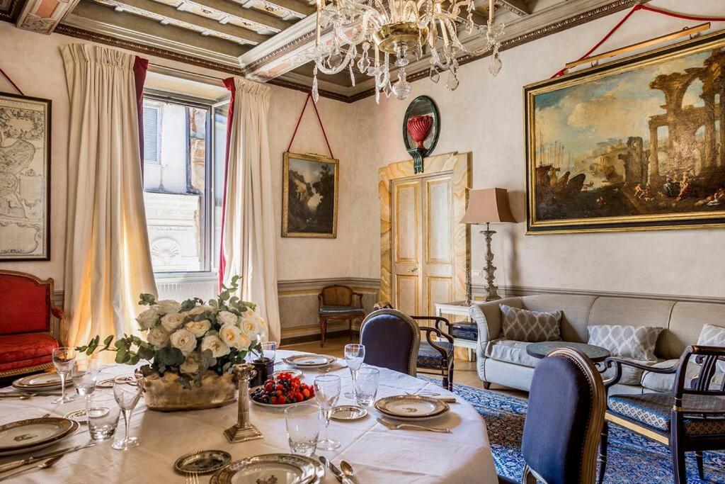 Piazza Navona historical palace