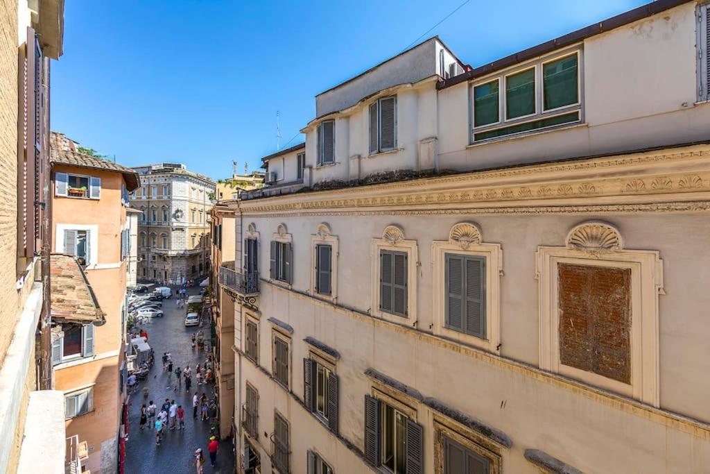 Piazza Navona historical palace
