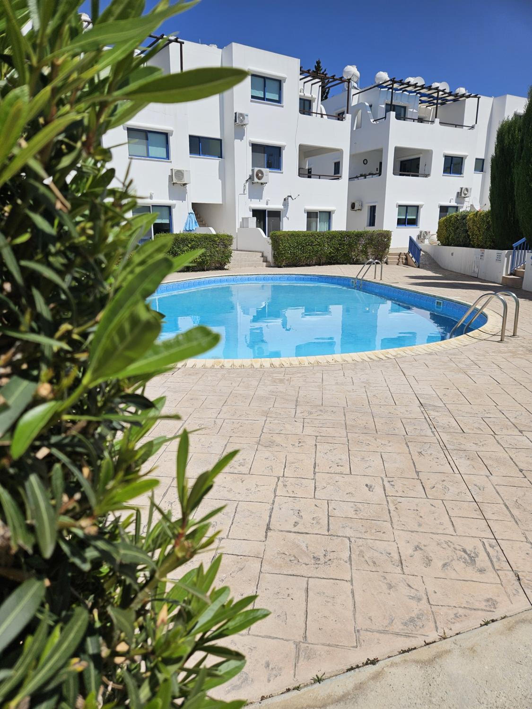 Marina Gardens, delightful 2 bedroom apartment