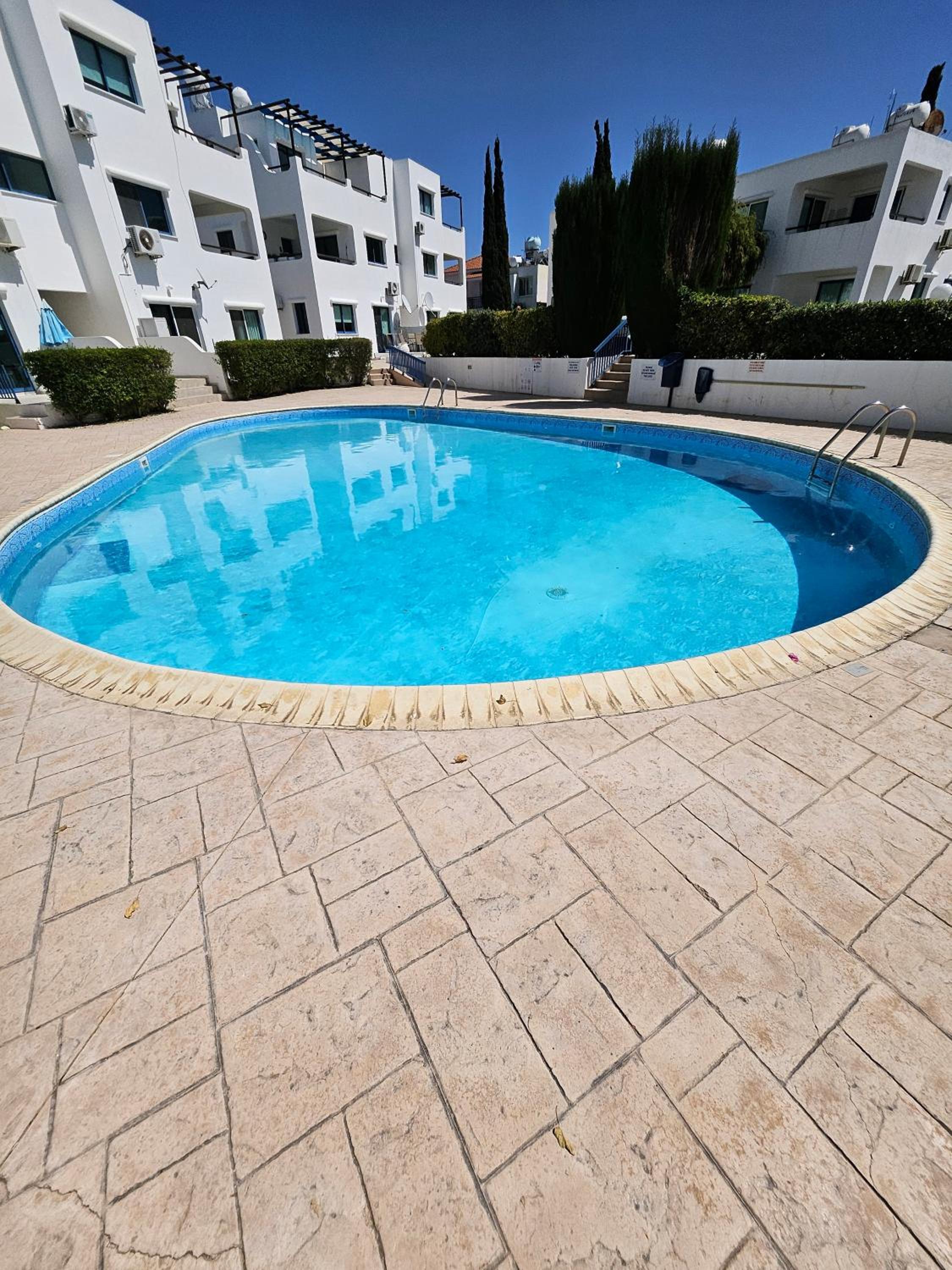 Marina Gardens, delightful 2 bedroom apartment