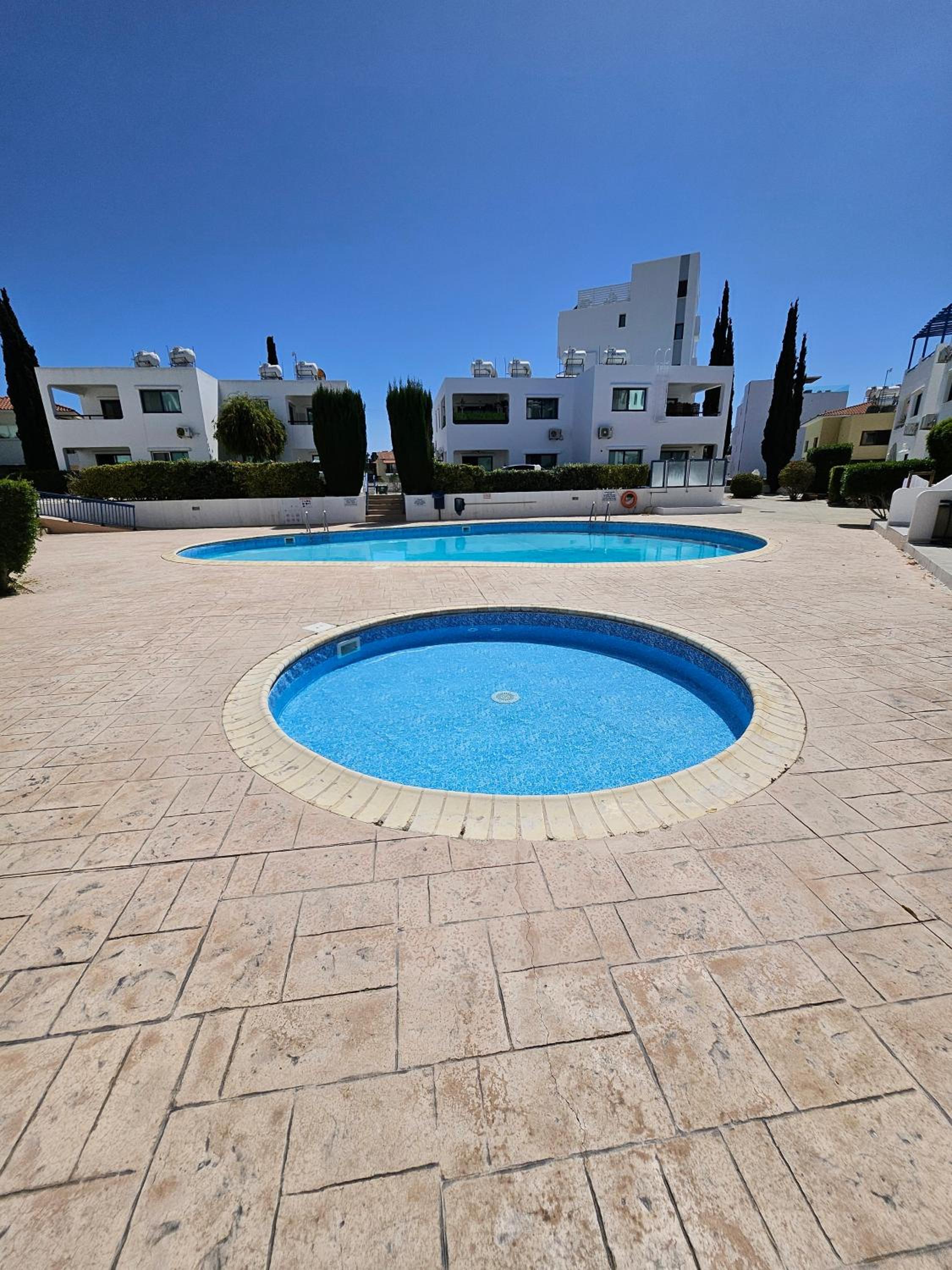 Marina Gardens, delightful 2 bedroom apartment