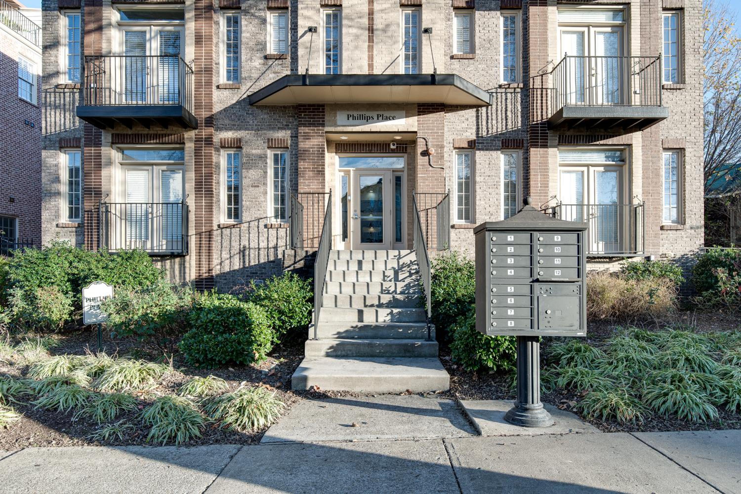 Lipstick & Boots - Luxury 3-Level Condo with Private Garage near Music Row view 4