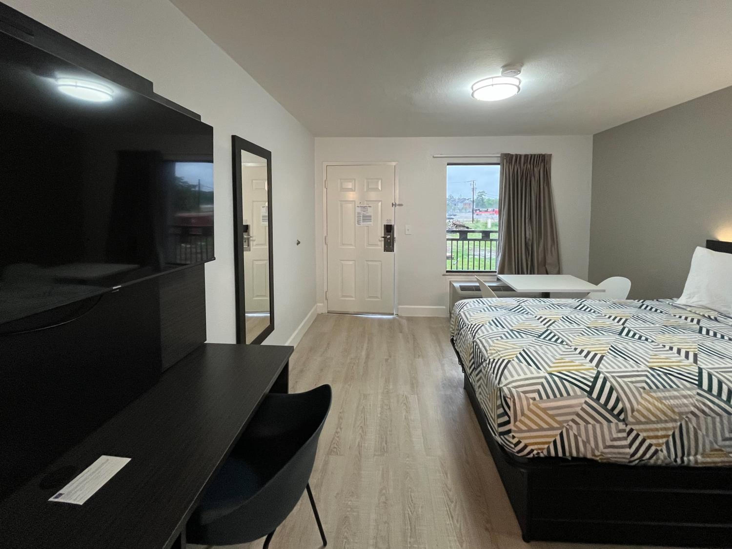Studio 6 Conroe, TX view 4