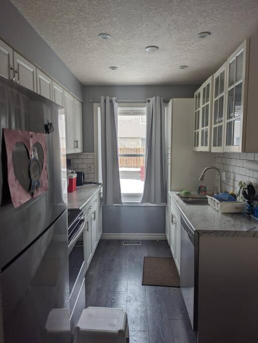 Brantford Vacations - 1 upper floor Bedroom - Property Image 7