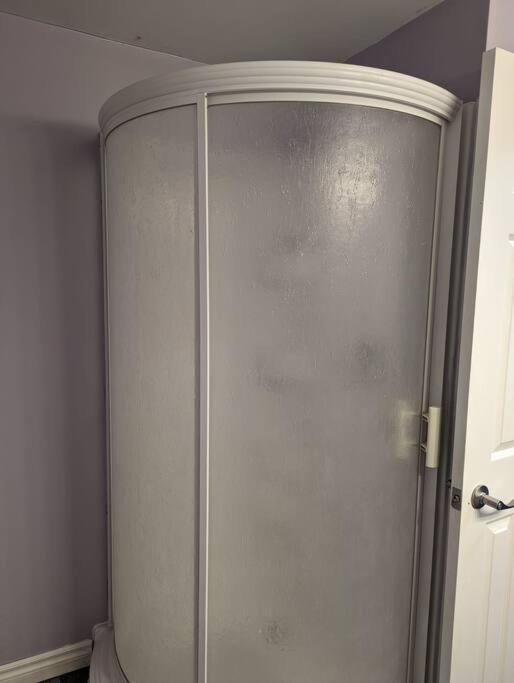 Brantford Vacations - 1 upper floor Bedroom - Property Image 3