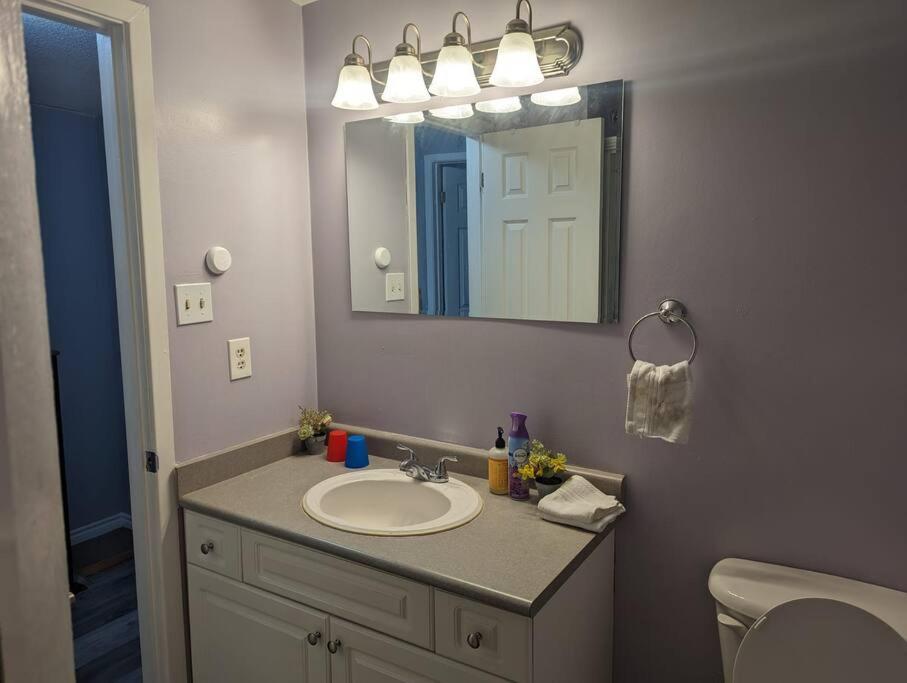 Brantford Vacations - 1 upper floor Bedroom - Property Image 11