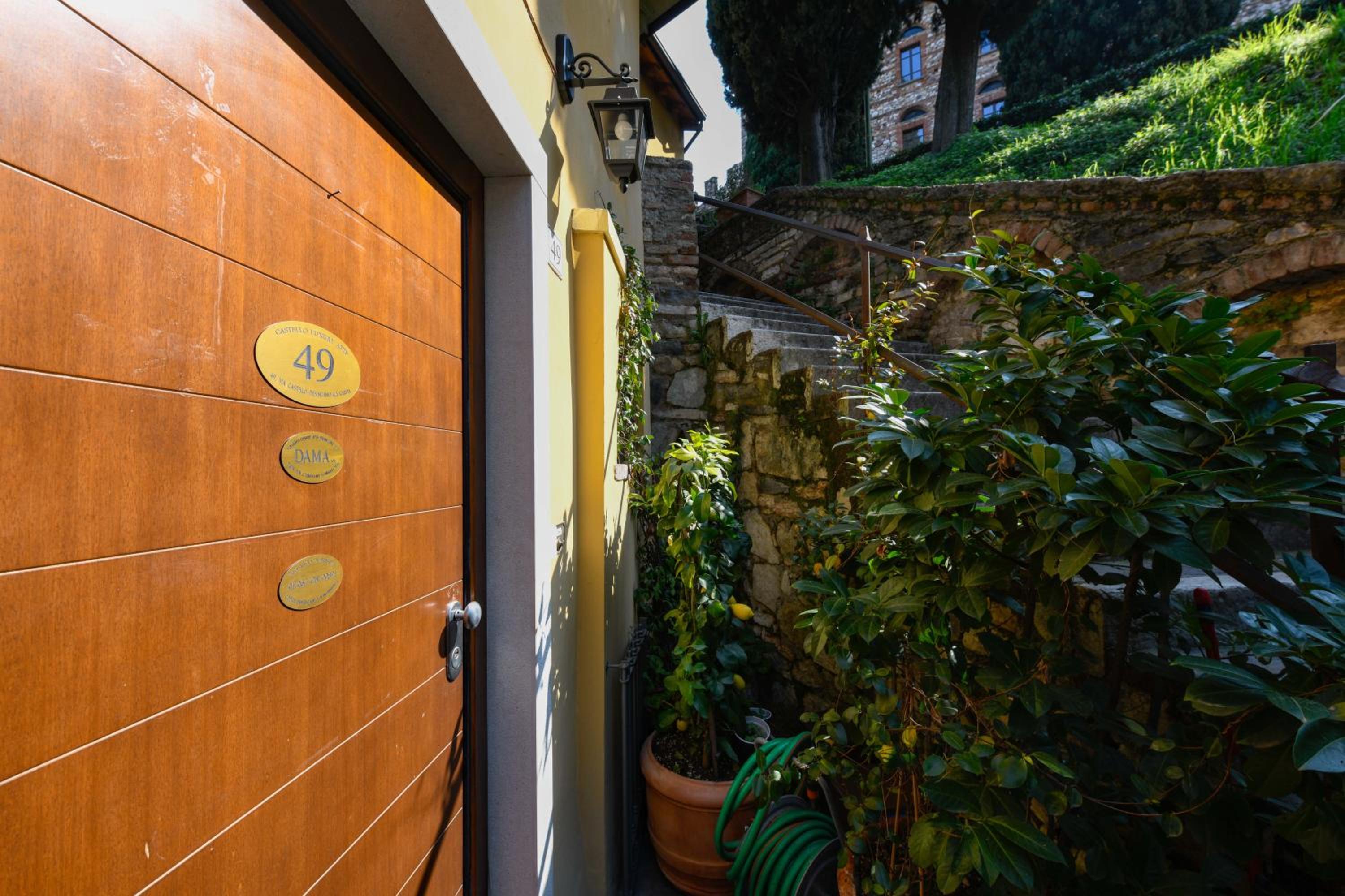 Castello Luxury Apartments - Rosa view 2