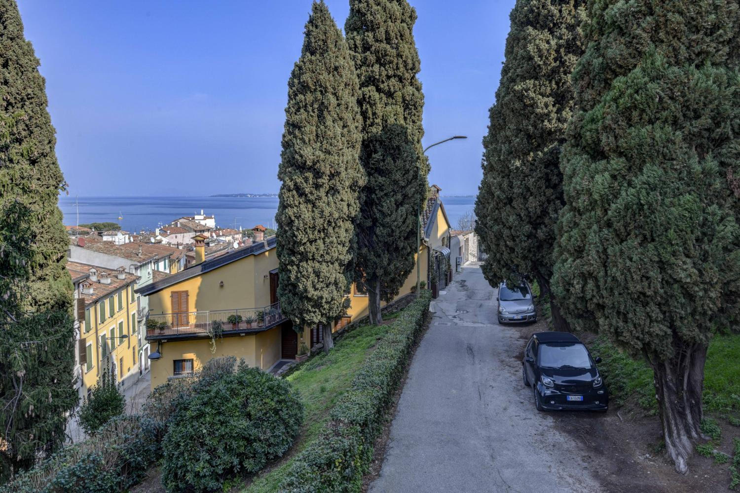 Castello Luxury Apartments - Rosa view 4
