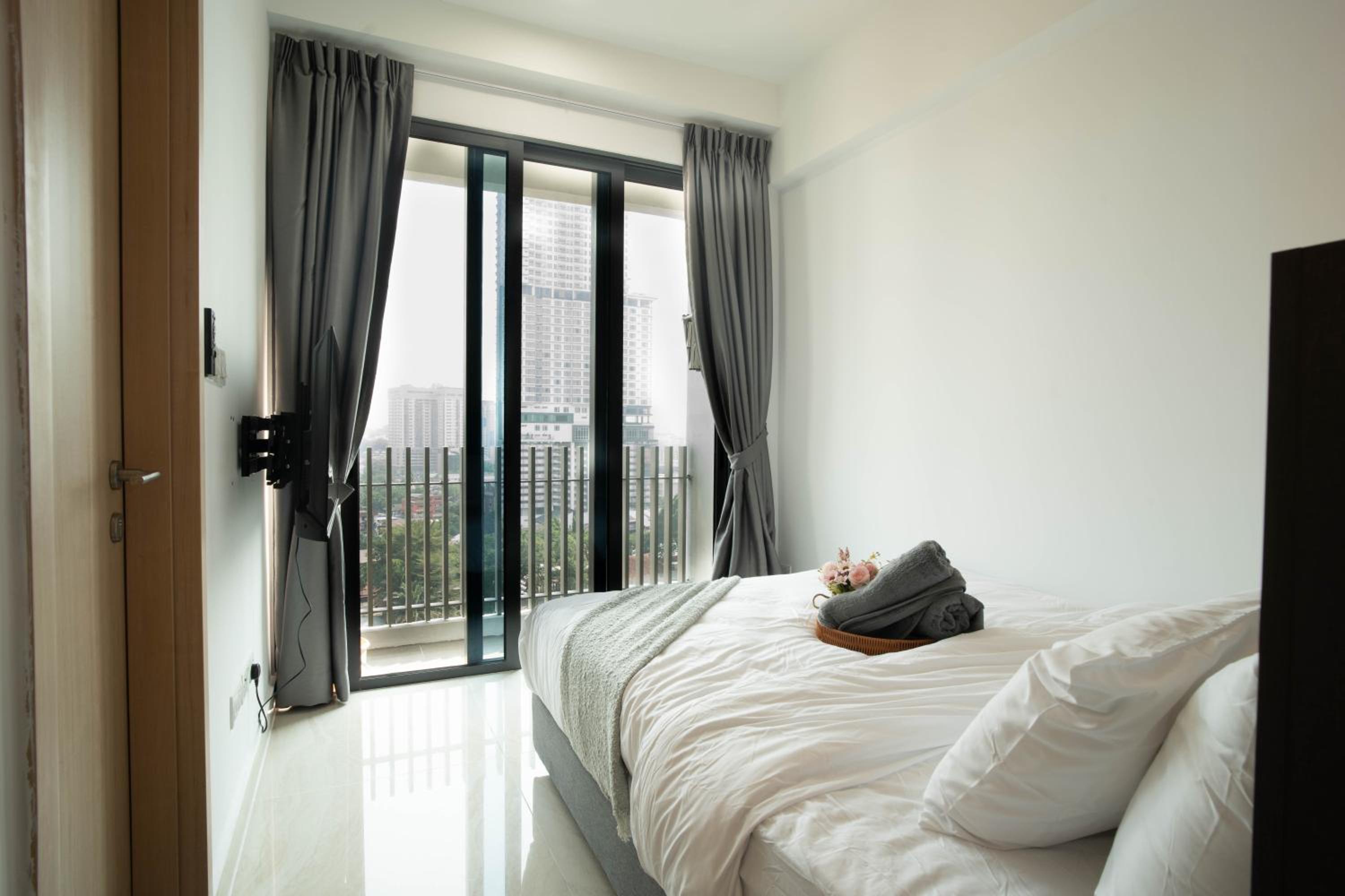 The Colony By Infinitum Best Pool View KLCC TRX Merdeka 118 KL Tower