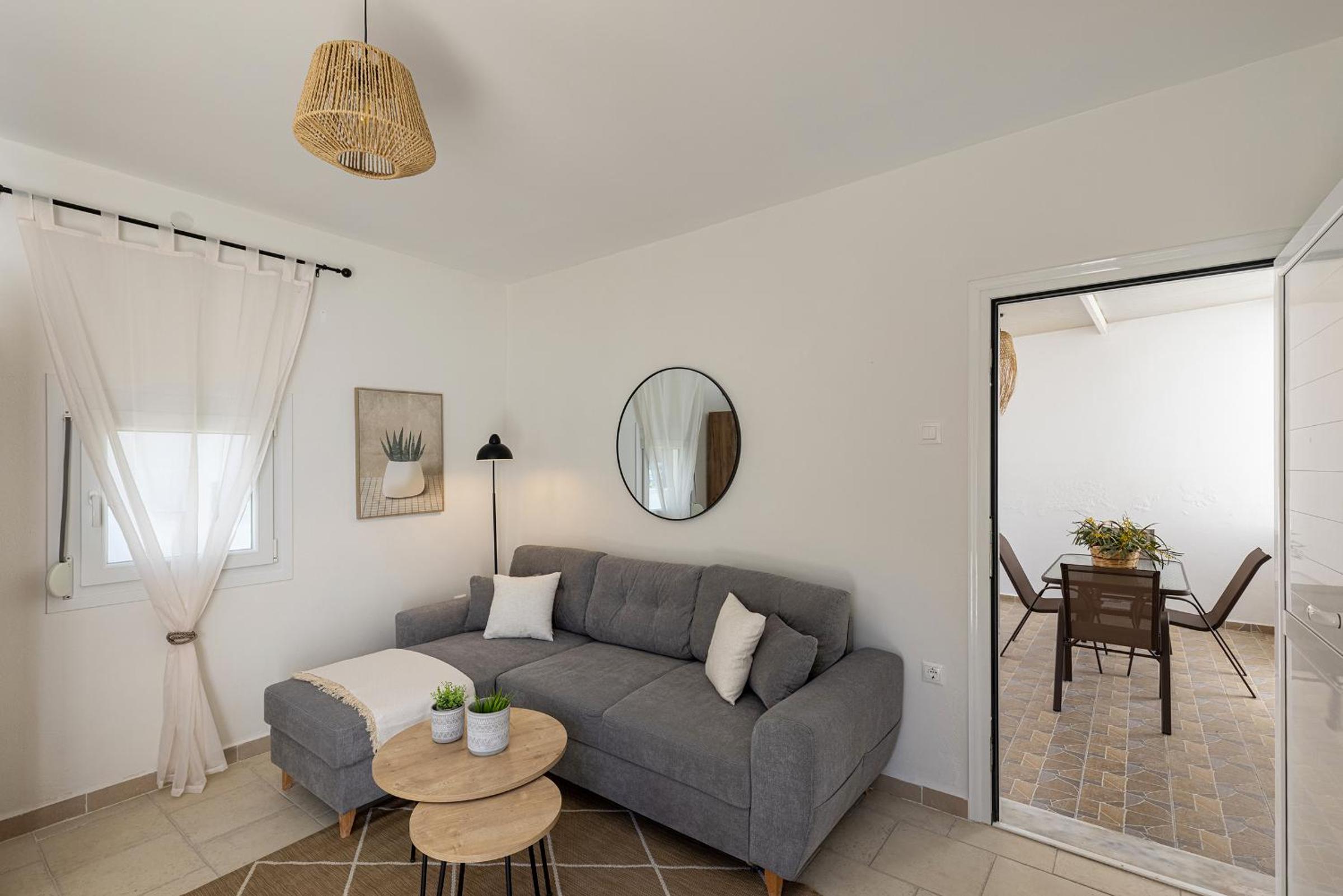 Salty Beach Cottage, 20m from Kini Beach view 2