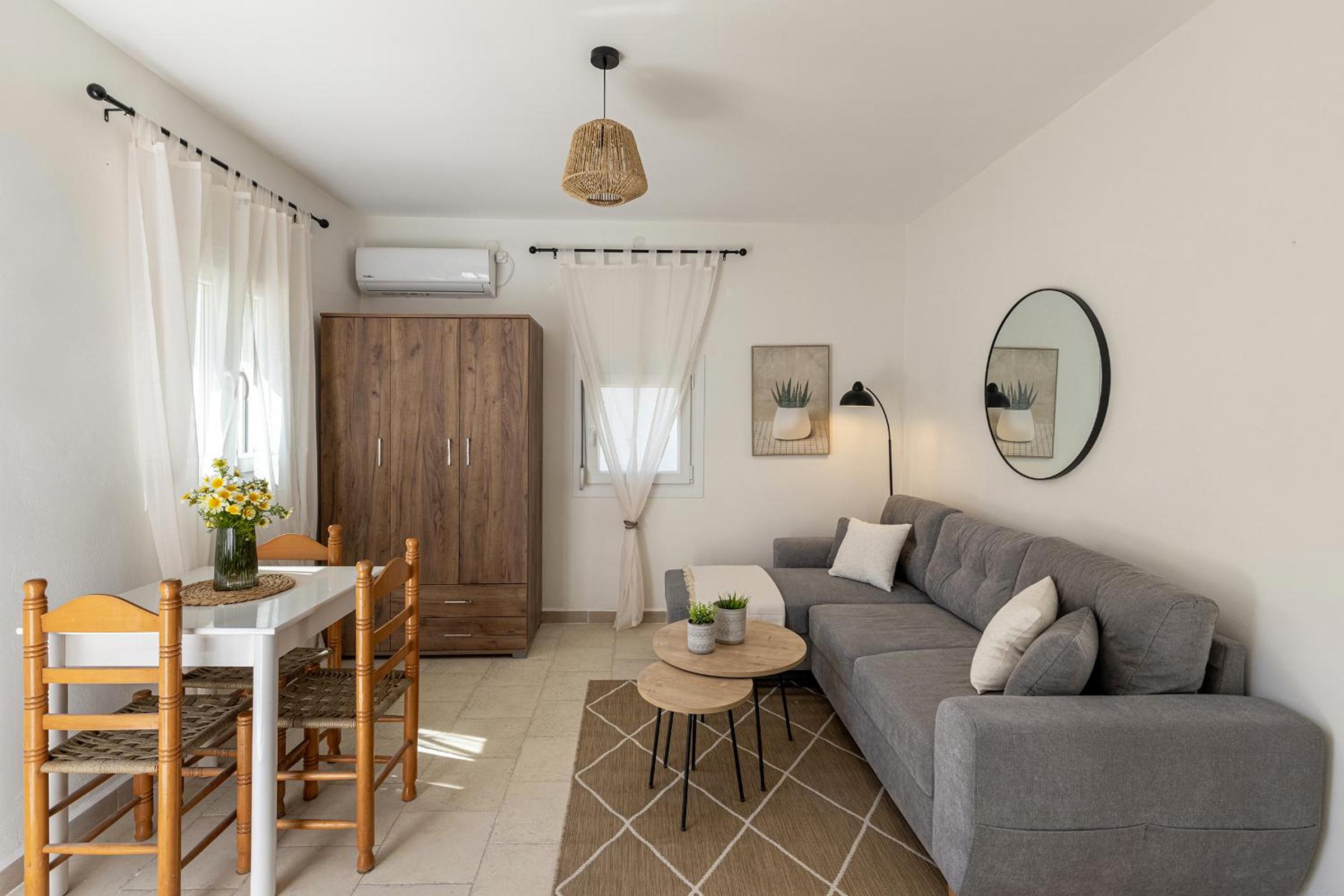 Salty Beach Cottage, 20m from Kini Beach view 3