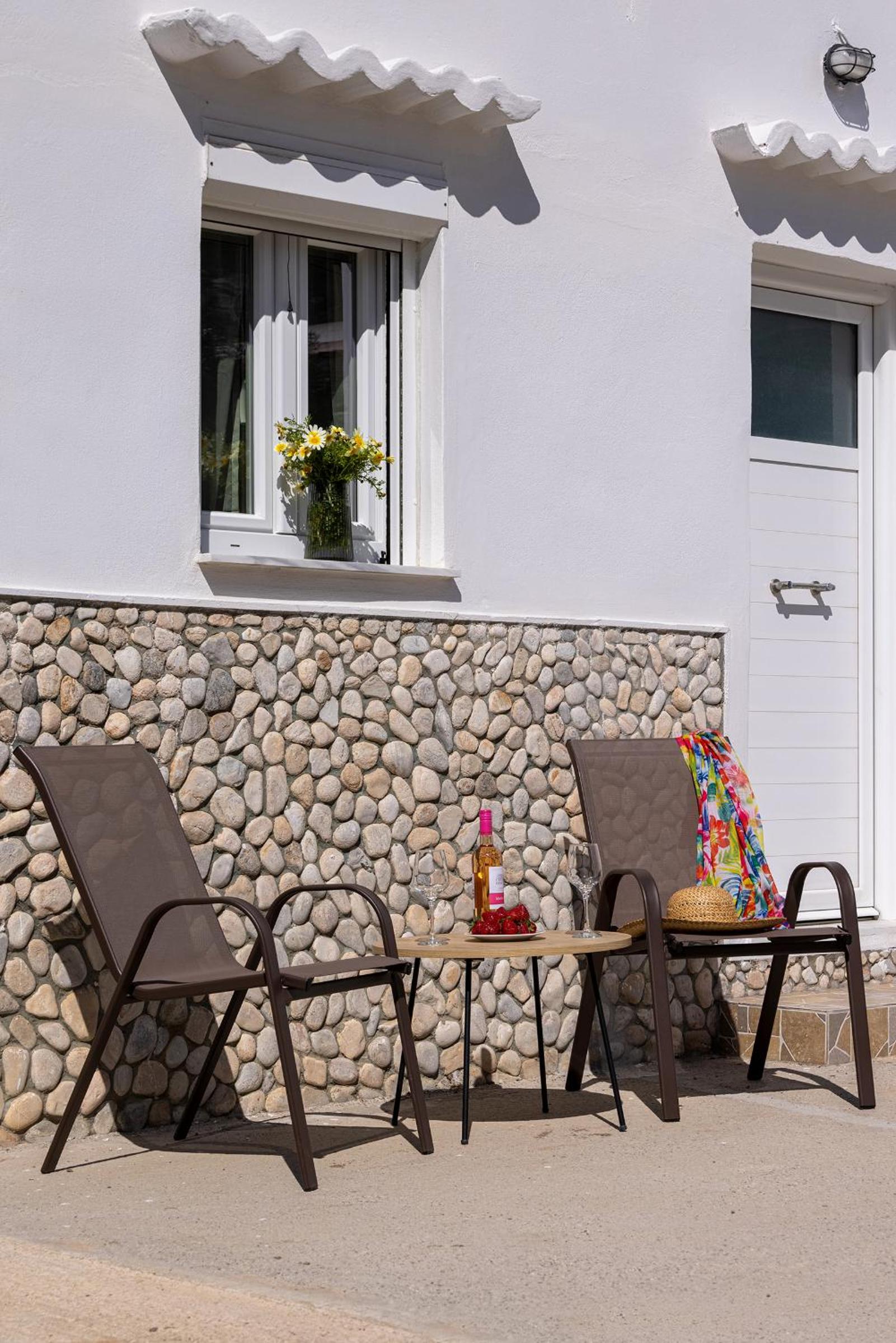 Salty Beach Cottage, 20m from Kini Beach view 5